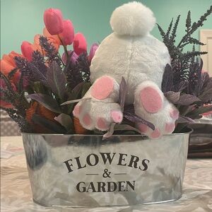 Easter decor flower tin